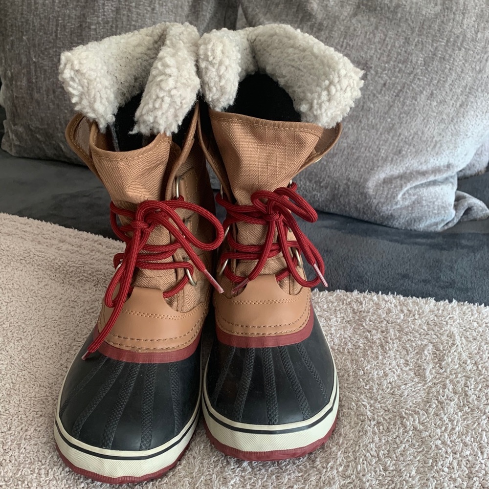 Sorel Short Tan Boots